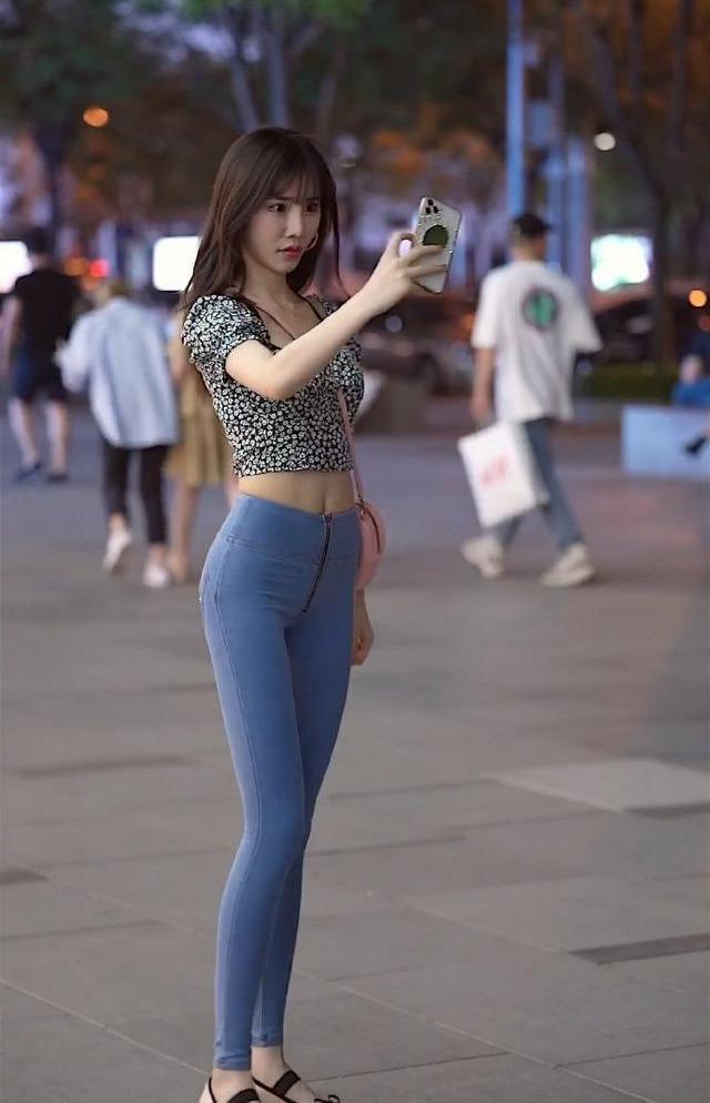 30岁“高冷”阿姨的休闲装，一点都不简单，普通女孩穿不出来