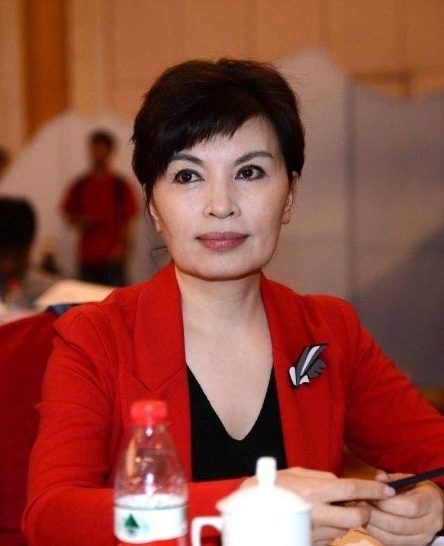 央视主播李瑞英：儿子坠楼仍在工作，舍小家为大家承担多少压力？