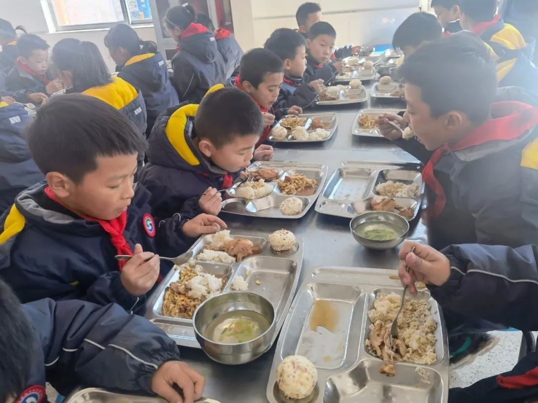 孩子们|龙河小学全面保障师生健康饮食，只为守护“舌尖上”的健康