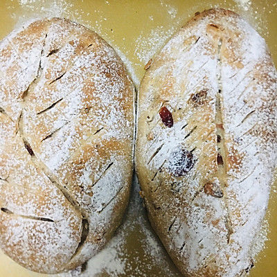 全麦蔓越莓核桃软欧包