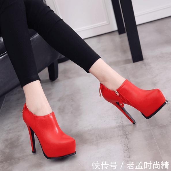 穿上这样一双高跟鞋,瞬间显现你优美的身段