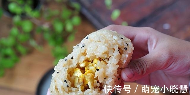早餐|米饭新做法，儿子着了迷，天天吃不够，5分钟上桌，我特乐意做！