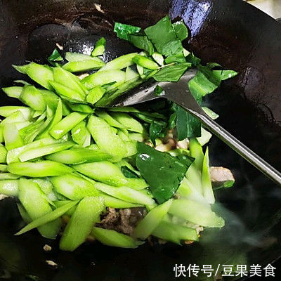 冬天的的味道，芥兰香菇炒肉丝不用烤箱照样能做