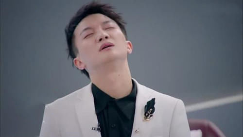 新裤子是节目组卧底主唱跑调拖周深后腿，双方不熟合演前才互关