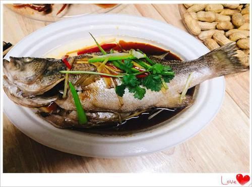 媳妇|几个老同学来家里吃饭,媳妇特意做一桌菜招待,饭后都夸我好福气