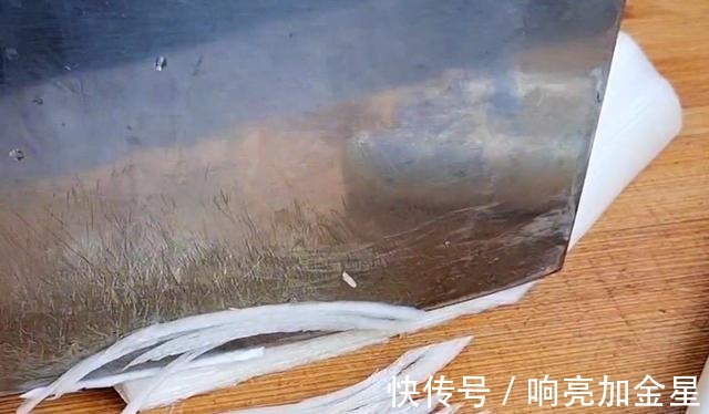 肉丝怎么炒才能“不塞牙”巧用4步3窍门,吃肉像吃豆腐一样嫩滑!