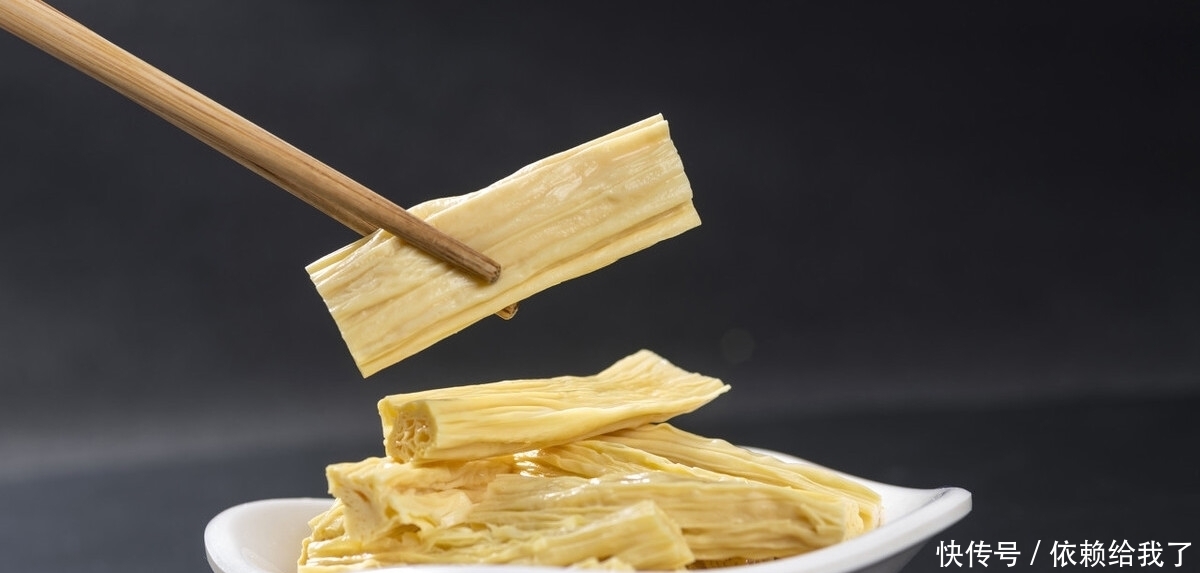 过年泡发腐竹时,不要直接用水泡,牢记3个小技巧,快速不夹生