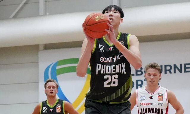 澳洲|3戰(zhàn)2場5犯被罰下！周琦攻守兼?zhèn)淙杂熊浝?他還沒適應(yīng)澳洲的哨子