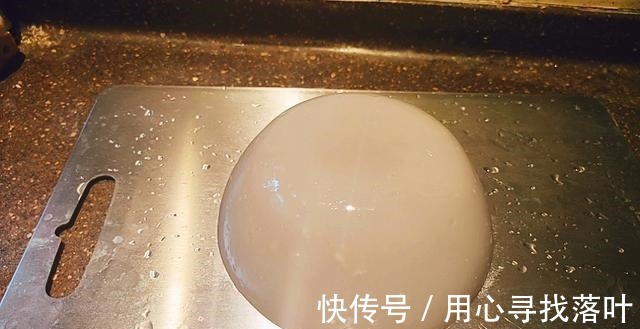 凉粉|用朋友送的红薯粉自制个凉粉,一次就成功了,又解锁了一个新技能!