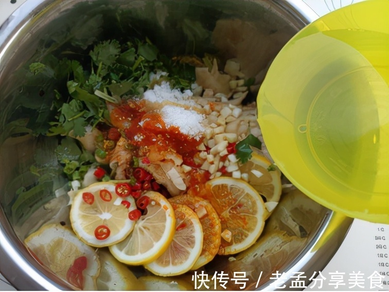 鸡爪做成小吃，还是一道下酒菜，解馋还美味