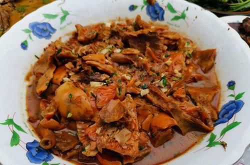  中秋回家，丈母娘准备的9菜1汤，丰盛美味，全家吃得其乐融融