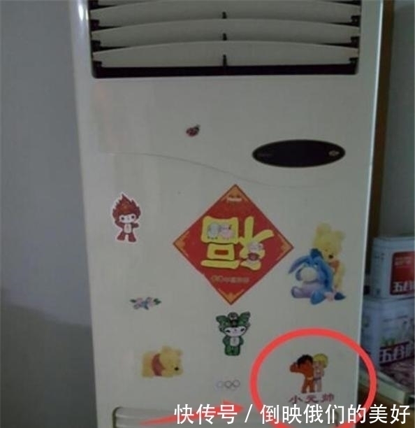 宝妈|“妈妈,那里有人”,宝妈带着孩子看电视,孩子突然指着空房间喊