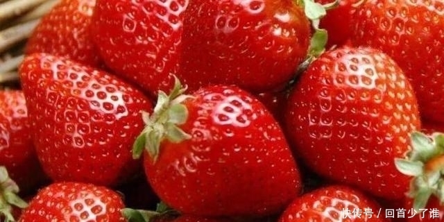 春天，多吃草莓和香蕉，学会这样做，香甜酥脆，大人孩子都爱吃