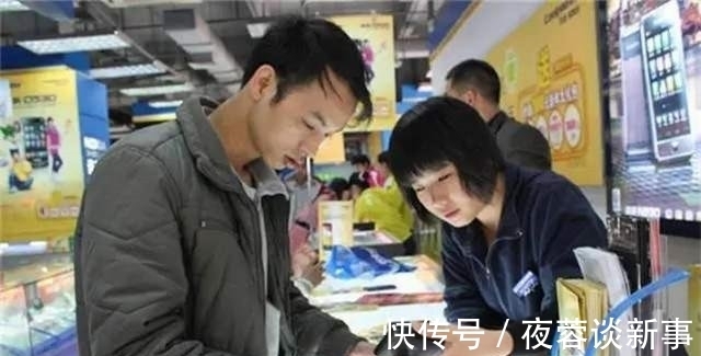 松鼠|买手机是去线上买还是去线下买?