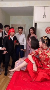 |搞笑GIF：朋友总让我来这看看，我也不知道什么意思