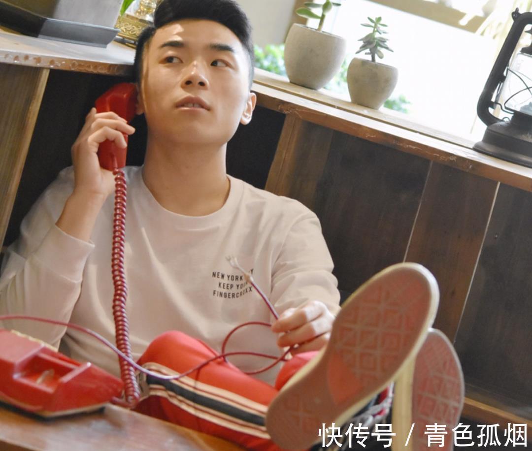 岳云鵬|德云天團全員復刻節(jié)目logo,秦霄賢連吃帶蹦,岳云鵬表現(xiàn)完美