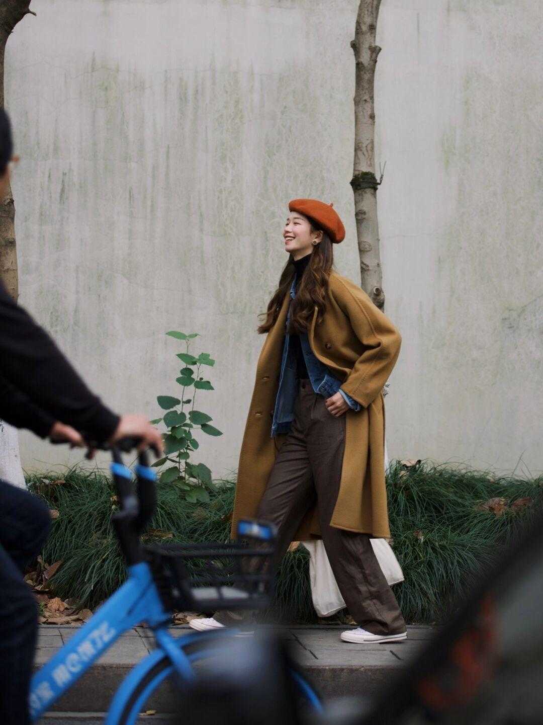 保暖 入冬大衣是必备,大衣如何穿不显老,几个搭配细节?记住了