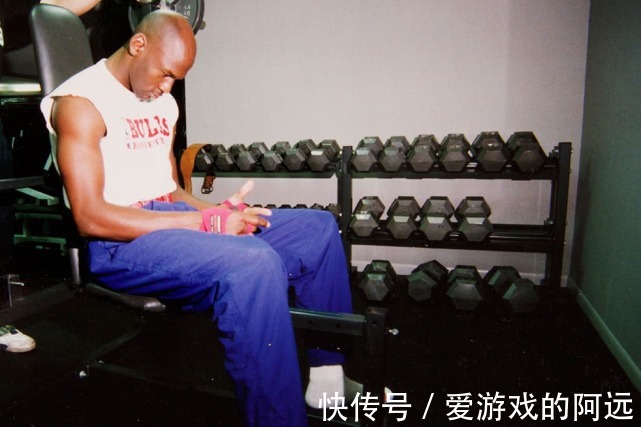 石膏|在NBA怎样才算是自律?姚明打着石膏训练 雷阿伦多年吃生肉