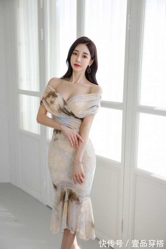 水溶|女神孙允珠时尚搭配:莫奈油彩水溶渐变春杏鱼尾裙