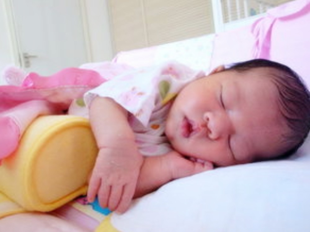 宝宝|睡姿千千万,让宝宝越睡越“迟钝”的睡姿,妈妈要及时纠正