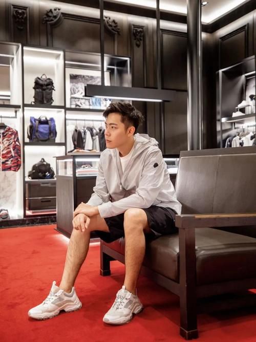 做“平平无奇”的时装，究竟有多难？