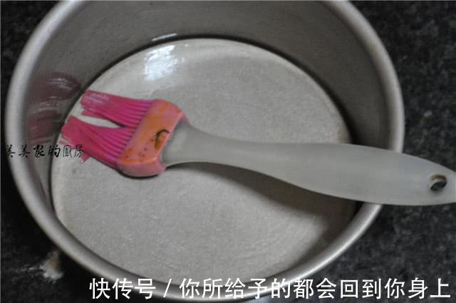 比电饭煲蛋糕还简单，不用面粉，不用烤箱，柔软蓬松，好吃又养胃