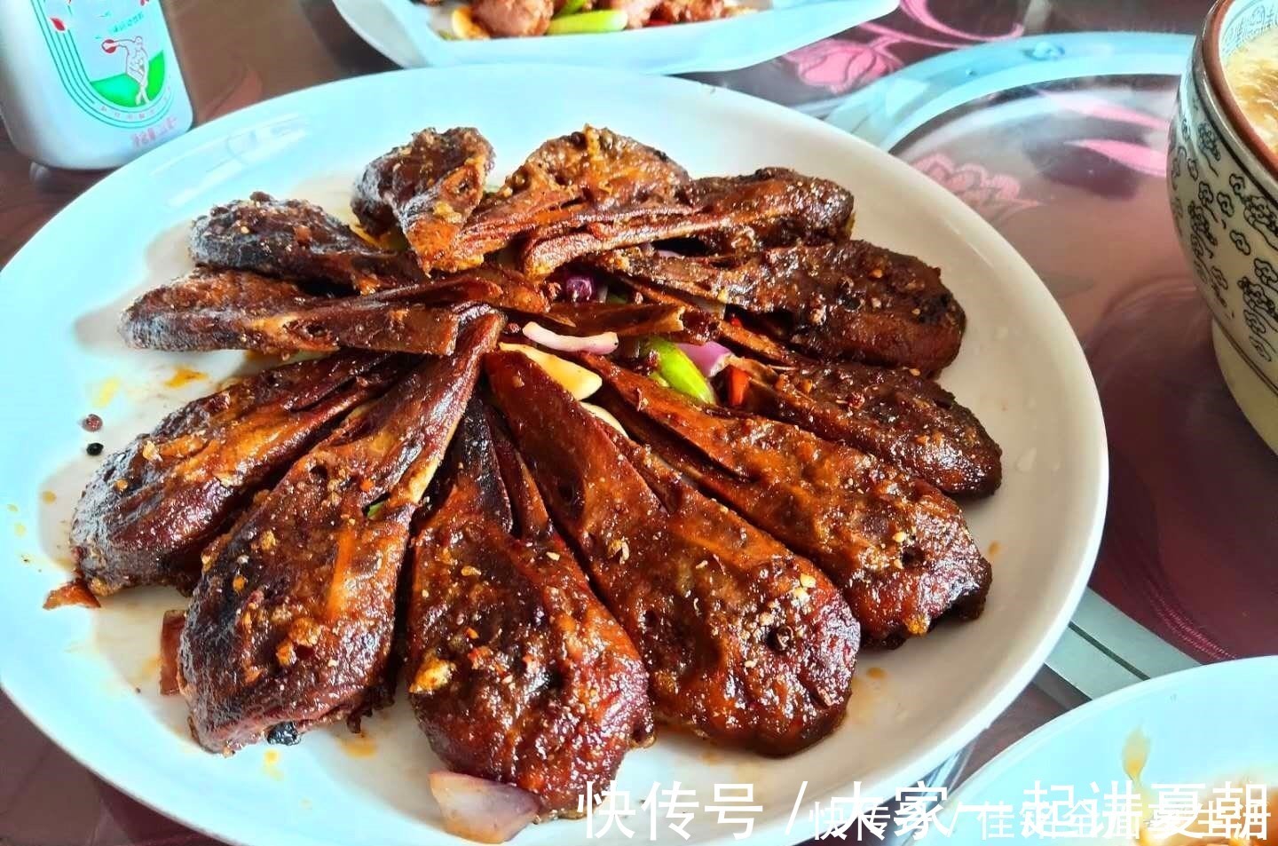 假期|假期,请南方同学吃饭,10个人8道菜,同学北方菜都这么硬吗