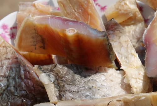 入味|腌咸鱼时，别直接抹盐腌，多加1个步骤，咸鱼咸香入味，更易储存