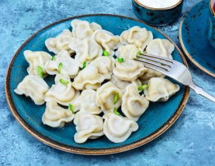 煮饺子，水开下锅是大错！牢记3要点，饺子不开裂不破皮，特好吃