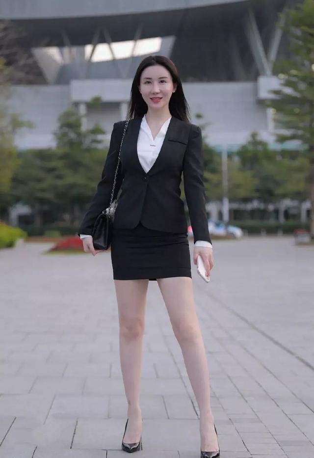 穿搭|“职业装”穿到了街头, 可谓优雅又时髦, 营造另一种美感!