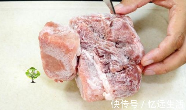 猪肉|冻肉别再用冷水泡，老屠夫教你2个技巧，快速解冻，和鲜肉一样嫩