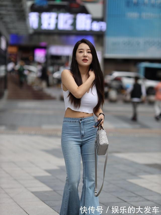 搭配|搭配t恤能让整个人看起来更迷人,腿型更好看