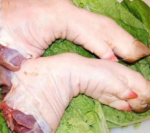 颜值控|买猪蹄，只挑大的就错了，肉贩说漏嘴：牢记这3点，猪蹄新鲜肥美