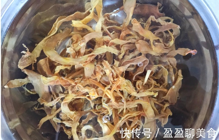 清凉败毒|五花肉最好吃的做法,和笋干搭配炖一炖,吃完连汤汁都不剩,过瘾