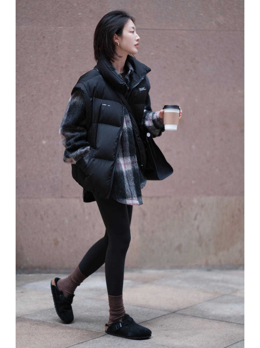 卫衣 收起你的呢大衣吧!秋冬“羽绒马甲”火了,保暖时髦还很酷!