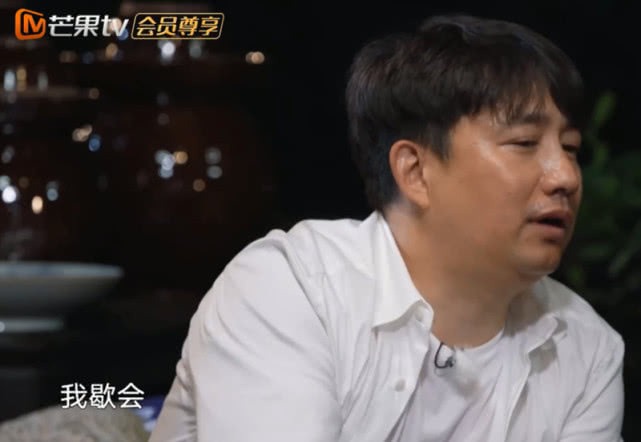 黃磊做完飯卻不動筷子，王麗坤一臉納悶，何老師解釋心疼