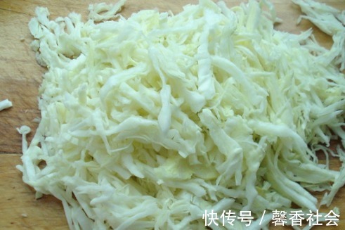 包菜|包菜炒粉条，大厨教你“过2水，放2油”，粉条不粘黏不成坨，好吃