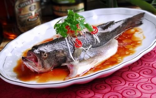  腥味|蒸鱼时，锅里加水就错了！大厨教你正确做法，鱼肉鲜嫩无腥味