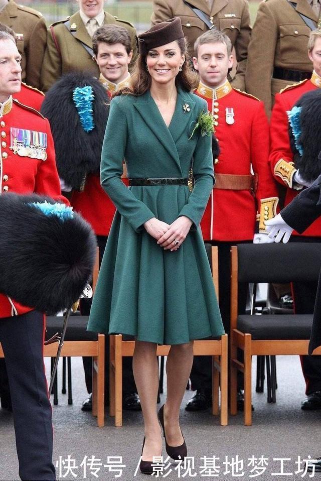 真正优雅女人穿裙子不会太花哨,简约才高级,看看凯特王妃就知道
