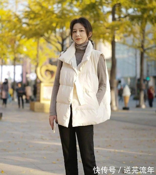 衣服 冬天适合简约有气质的穿搭，稳重又有韵味，适合现在的你！
