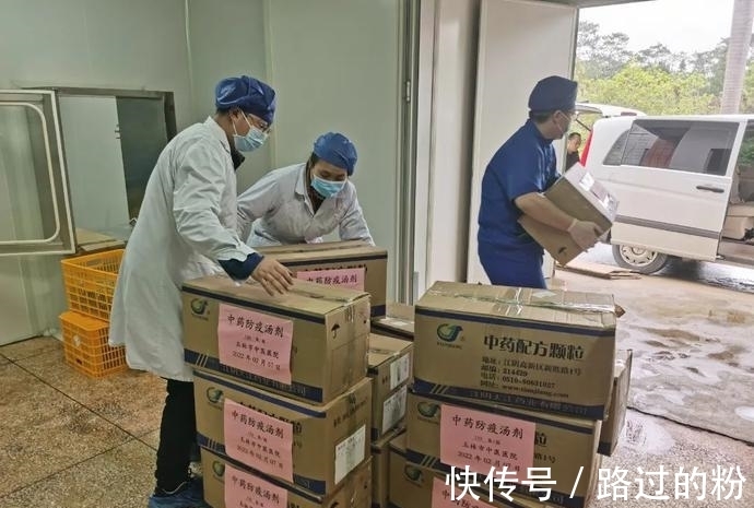 玉林市中医医院|连夜打包!玉林7550份防疫中药汤剂送往百色市抗疫一线