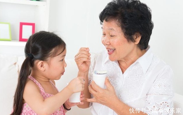 孙子亲还是外孙亲，2个老人说出答案，值得思考