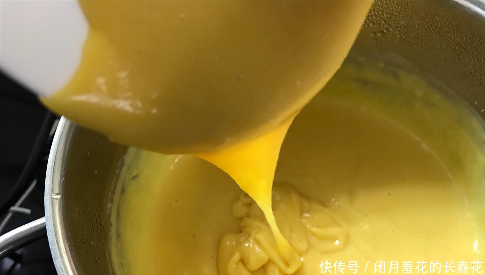 南瓜新吃法,不用面粉,不用烤箱,软糯香甜,比蛋糕简单还好吃