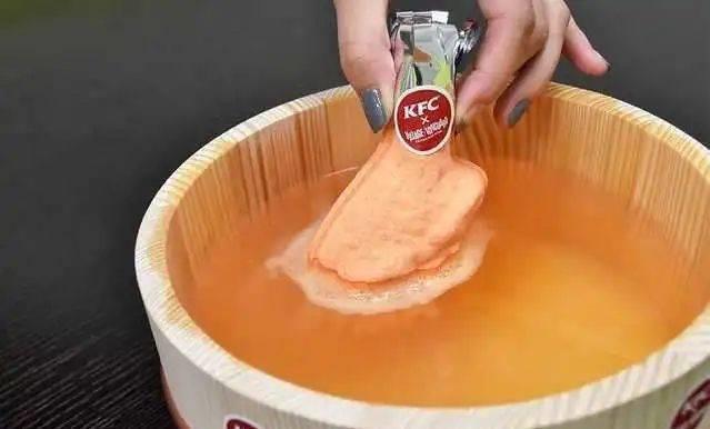 还成|肯德基出了块“重口味”的木头!售价上百还成爆款,美国人都抢疯