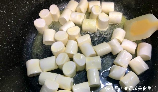 过年糖果不用买,一口平底锅,10分钟教你做好雪花酥