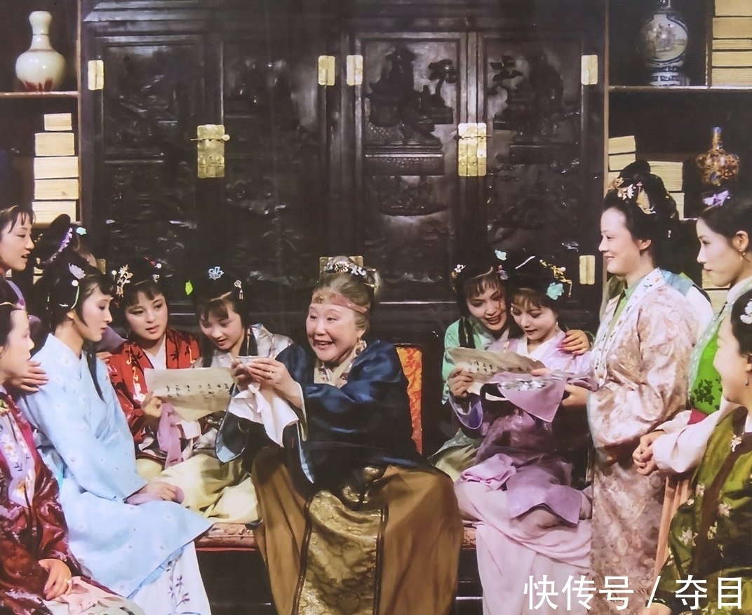 贾母|贾母强人所难,宝钗甘吃哑巴亏,薛姨妈却以牙还牙让贾母下不来台