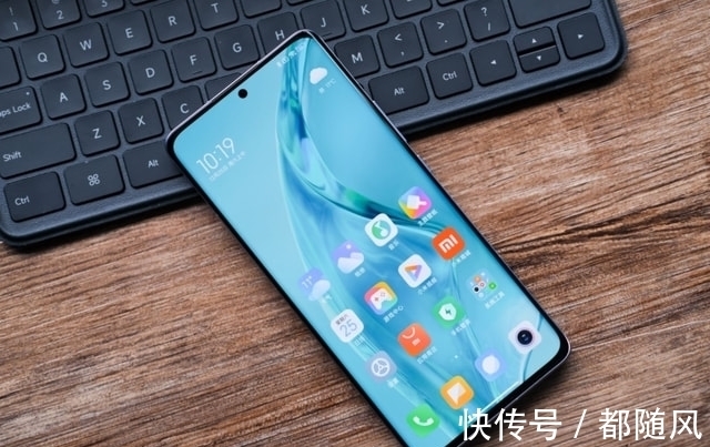 手机|开卖仅一个月下跌300元，12GB+256GB，小米新旗舰无奈跌至新低价