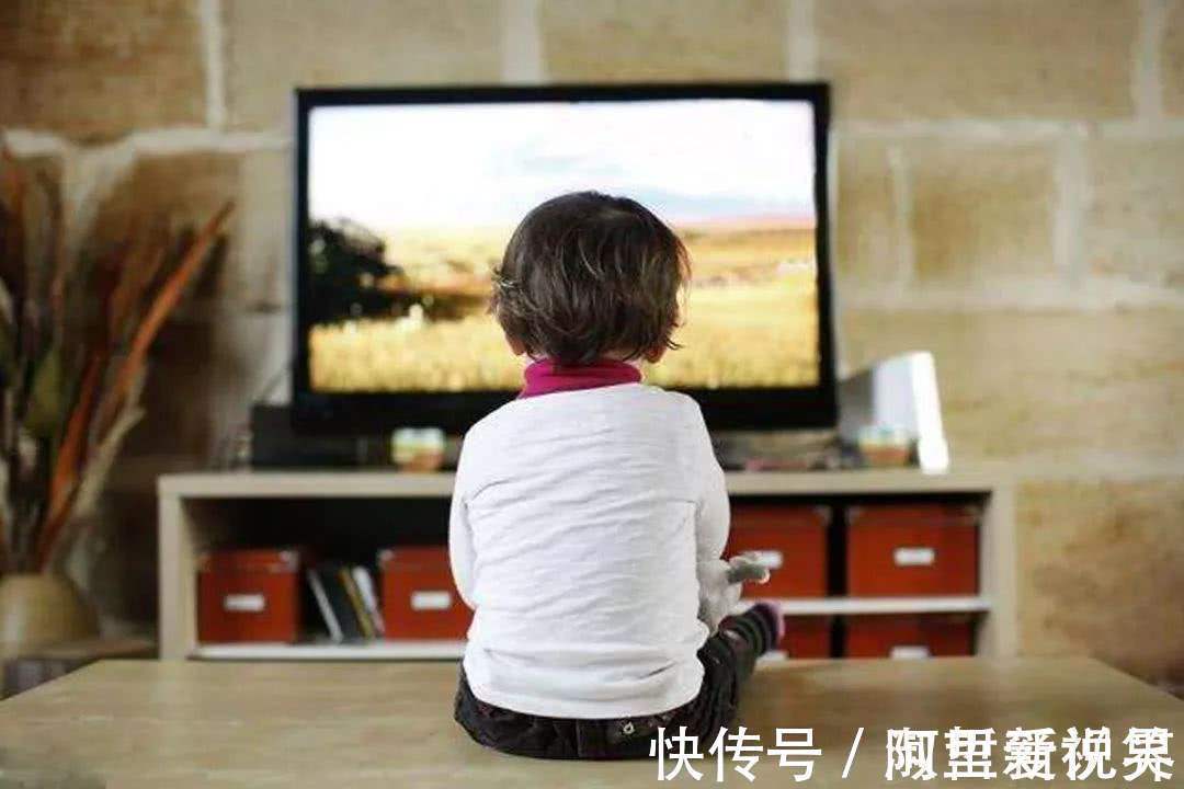 看电视|3岁前常看电视的宝宝,与不看电视的宝宝相比,在4个方面会落后
