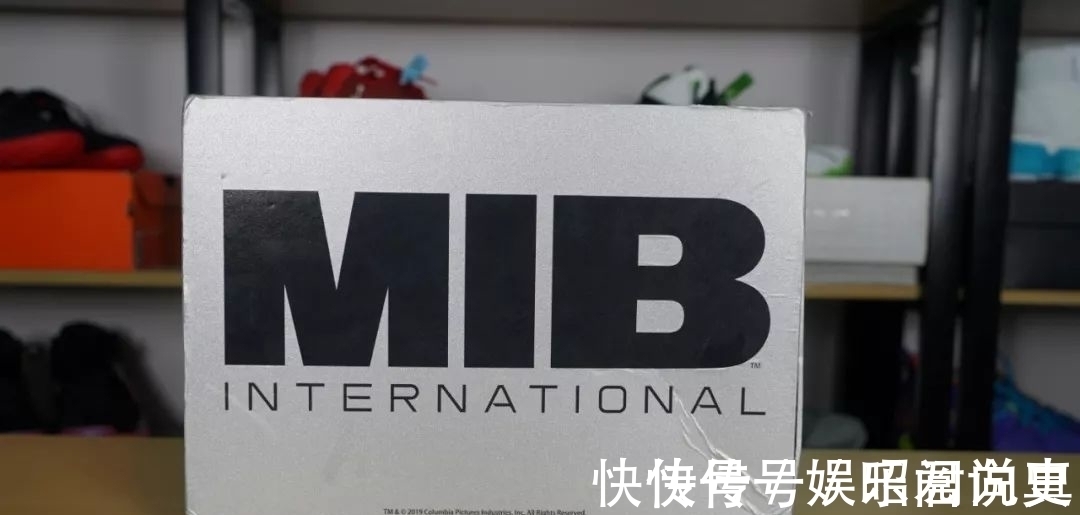 国货 国货逆天球鞋,脚感爆炸,送衣服还联名,发售价竟低于一千!