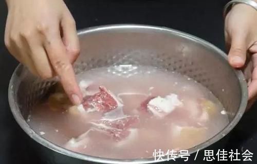 清洗羊肉，不要直接用水洗！30年老师傅教你，羊肉快速洗净无膻味
